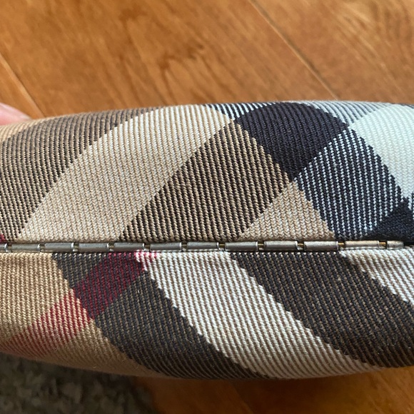 Burberry sunglasses with sunglasses case main image 4